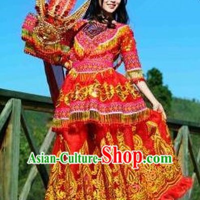 Traditional Chinese Miao Nationality Wedding Costume, Luxury Female Folk Uigurian Dance Ethnic Pleated Long Skirt, Chinese Minority Nationality Embroidery Costume for Women