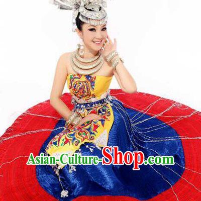 Traditional Chinese Miao Ethnic Clothing and Silver Hair Jewelry Complete Set for Women
