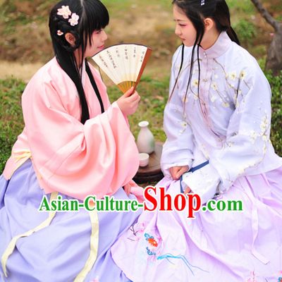 Ancient Chinese Ming Dynasty Clothing for Women