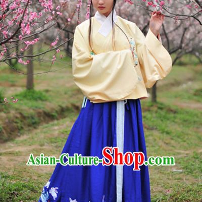 Ancient Chinese Ming Dynasty Clothing for Women