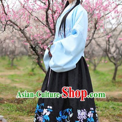 Ancient Chinese Ming Dynasty Clothing for Women