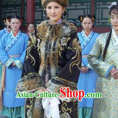 Traditional Chinese Ancient Noblewoman Winter Clothing and Headwear Complete Set