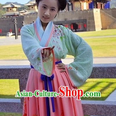 Ancient Chinese Clothing Dress Garment and Hair Accessories Complete Set for Women