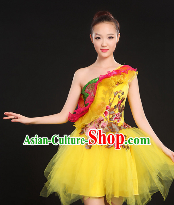 Chinese Folk dancing Costumes Traditional Chinese Fan Dancing Costume Ribbon dancingwear and Headwear Chinese Folk dancing Costumes Traditional Chinese Fan Dancing Costume Ribbon dancingwear and Headwear