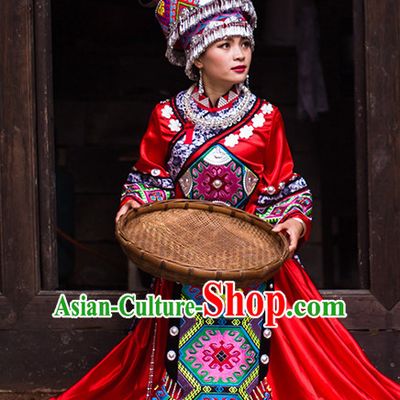 Chinese Ethnic Groups Wear Dresses Traditional Clothing for Women