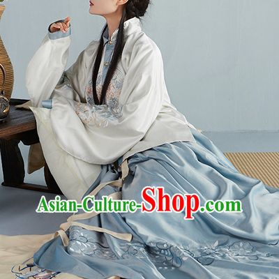 Chinese Ancient Ming Dynasty Princess Beauty Garment Costumes and Hair Jewelry Complete Set for Women