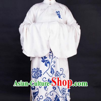 Chinese Ancient Beauty Garment Costumes and Hair Jewelry Complete Set for Women