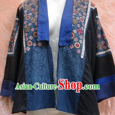 Traditional Chinese Miao Nationality Dancing Costume, Hmong Female Folk Dance Ethnic Blouse, Chinese Minority Nationality Handmade Embroidery Shirt for Women