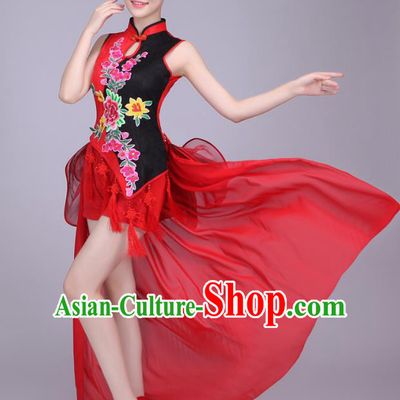 Traditional Chinese Yangge Dance Embroidered Peony Costume, Folk Fan Dance Tassel Uniform Classical Drum Dance Red Clothing for Women