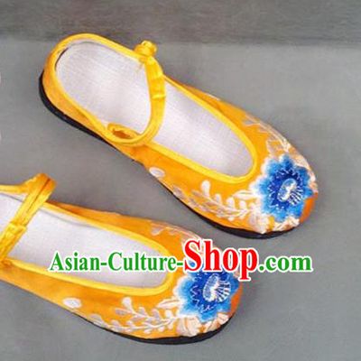 Asian Chinese National Wedding Yellow Embroidered Shoes, Traditional China Handmade Shoes Hanfu Embroidery Peony Shoes for Women