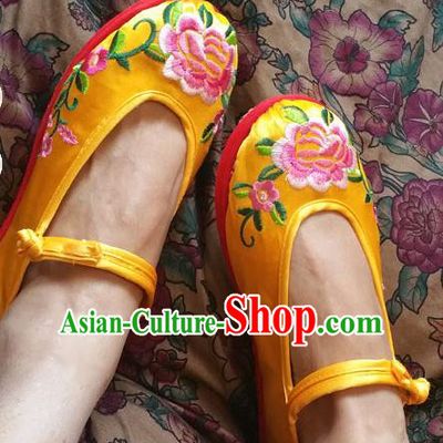 Asian Chinese National Wedding Yellow Embroidered Shoes, Traditional China Handmade Shoes Hanfu Embroidery Peony Shoes for Women
