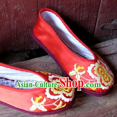 Traditional Chinese National Red Silk Shoes Embroidered Shoes, China Handmade Shoes Hanfu Embroidery Peony Shoes for Women