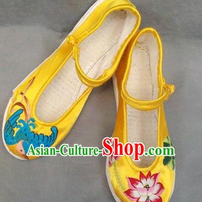 Traditional Chinese National Yellow Satin Shoes Embroidered Shoes, China Handmade Shoes Hanfu Embroidery Lotus Shoes for Women