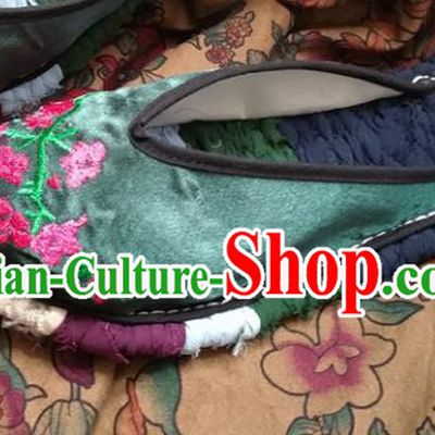 Traditional Chinese National Embroidered Shoes Handmade Bride Green Satin Slippers, China Hanfu Embroidery Peach Blossom Wedding Shoes for Women