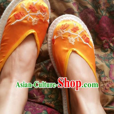 Traditional Chinese National Embroidered Shoes Handmade Bride Yellow Satin Slippers, China Hanfu Embroidery Flower Wedding Shoes for Women