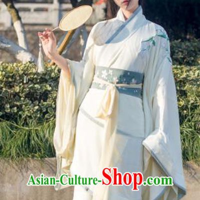 Traditional Ancient Chinese Young Lady Hanfu Embroidered Costume White Curve Bottom, Asian China Han Dynasty Imperial Princess Clothing for Women