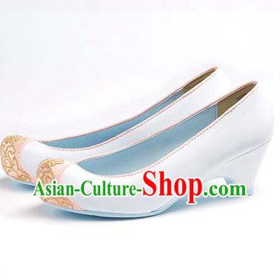 Traditional Korean National Wedding White Embroidered Shoes, Asian Korean Hanbok Bride Embroidery Satin Shoes for Women