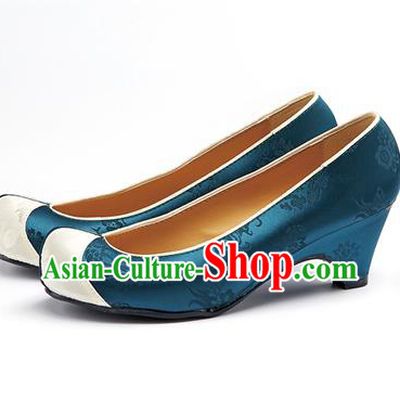 Traditional Korean National Wedding Peacock Blue Embroidered Shoes, Asian Korean Hanbok Bride Embroidery Satin High-heeled Shoes for Women