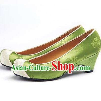 Traditional Korean National Wedding Green Embroidered Shoes, Asian Korean Hanbok Bride Embroidery Satin High-heeled Shoes for Women