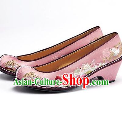 Traditional Korean National Wedding Shoes Embroidered Shoes, Asian Korean Hanbok Embroidery Light Pink Bride Court Shoes for Women