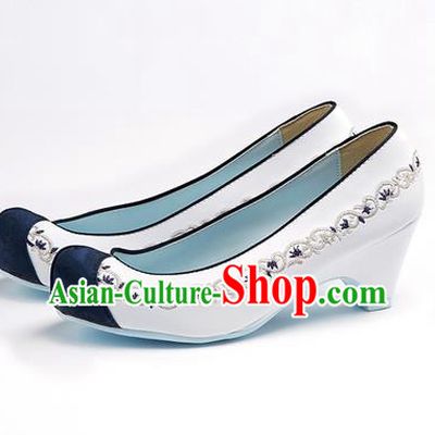 Traditional Korean National Wedding Shoes Blue Head Embroidered Shoes, Asian Korean Hanbok Embroidery White High-heeled Court Shoes for Women