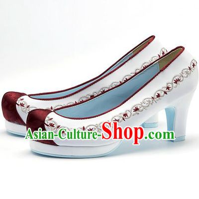 Traditional Korean National Wedding Embroidered Shoes, Asian Korean Hanbok Bride Embroidery Purple High-heeled Shoes for Women