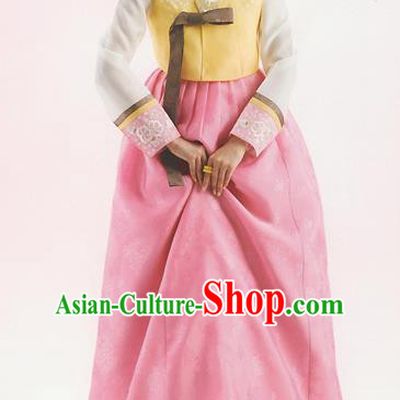 Korean National Handmade Formal Occasions Wedding Bride Clothing Hanbok Costume Embroidered Yellow Blouse and Pink Dress for Women