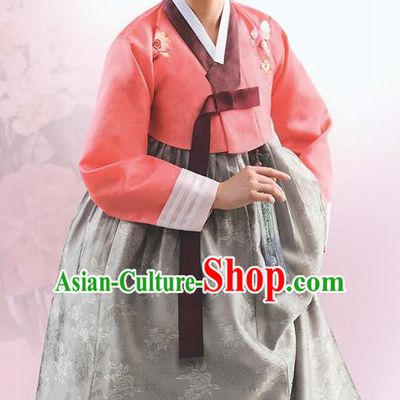 Top Grade Korean National Handmade Wedding Palace Bride Hanbok Costume Embroidered Red Blouse and Grey Dress for Women