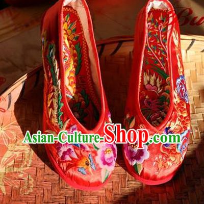 Asian Chinese Traditional Wedding Shoes Red Embroidered Shoes, China Peking Opera Embroidery Peony Shoes Hanfu Shoes for Women