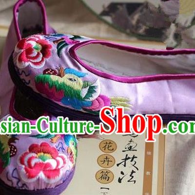 Asian Chinese Traditional Shoes Lilac Embroidered Shoes, China Peking Opera Handmade Embroidery Mandarin Duck Shoe Hanfu Princess Shoes for Women