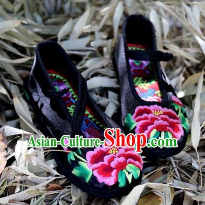 Traditional Chinese Ancient Princess Shoes Black Cloth Embroidered Shoes, China Handmade Embroidery Peony Hanfu Shoes for Women