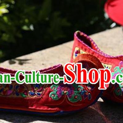 Traditional Chinese Ancient Princess Red Cloth Shoes Embroidered Shoes, China Handmade Embroidery Peony Hanfu Shoes for Women