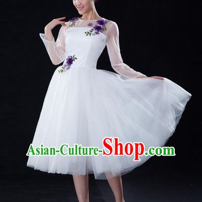 Traditional Chinese Modern Dance Fan Dance Costume, Opening Dance Chorus White Bubble Dress Clothing for Women