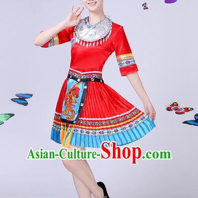 Traditional Chinese Miao Nationality Dance Costume, Chinese Minority Hmong Folk Dance Red Pleated Skirt Embroidery Costume for Women
