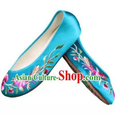 Traditional Chinese National Bride Blue Satin Embroidered Shoes, China Handmade Embroidery Phoenix Peony Hanfu Slippers for Women