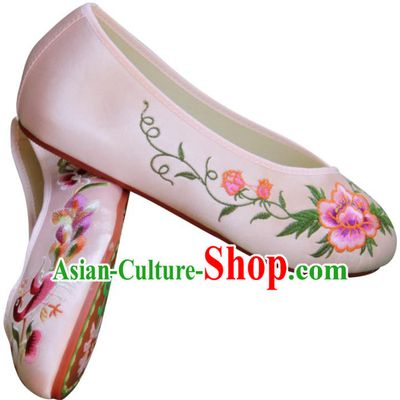 Traditional Chinese National Bride Pink Satin Embroidered Shoes, China Handmade Embroidery Peacock Peony Hanfu Cloth Shoes for Women