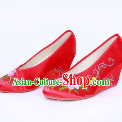 Traditional Chinese National Bride Red Xiuhe Suit Embroidered Shoes, China Handmade Embroidery Flowers Hanfu Shoes for Women