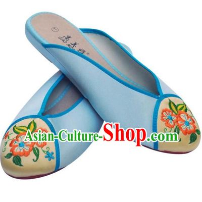 Traditional Chinese National Bride Blue Embroidered Slippers, China Handmade Embroidery Flowers Hanfu Shoes for Women