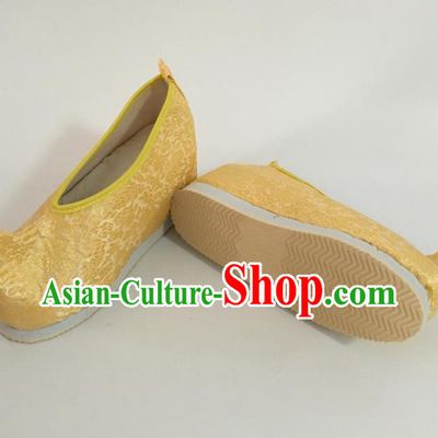Traditional Chinese Ancient Princess Embroidered Golden Blood Stained Shoes, China Handmade Peking Opera Hanfu Embroidery Shoes for Women