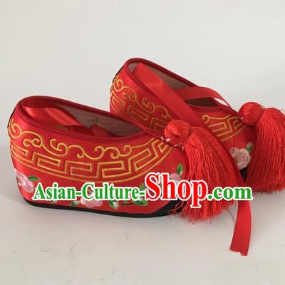 Traditional Chinese Ancient Princess Embroidered Peony Blood Stained Shoes, China Handmade Red Wedding Hanfu Embroidery Shoes for Women