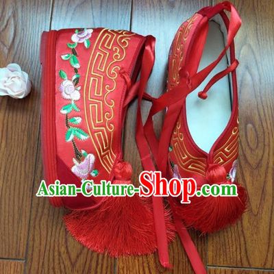 Traditional Chinese Ancient Bride Red Embroidered Shoes, China Peking Opera Handmade Wedding Hanfu Embroidery Shoes for Women