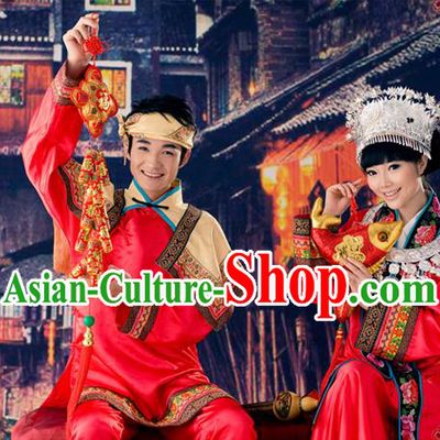 Traditional Chinese Miao Nationality Wedding Costume, Hmong Bride and Bridegroom Folk Dance Ethnic Pleated Skirt, Chinese Minority Nationality Embroidery Costume for Women foe Men