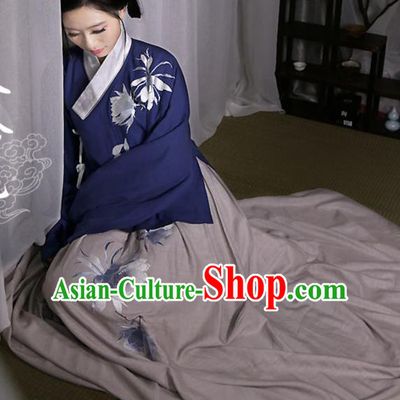 Traditional Ancient Chinese Female Costume Navy Blouse and Dress Complete Set, Elegant Hanfu Clothing Chinese Ming Dynasty Palace Princess Embroidered Epiphyllum Clothing for Women