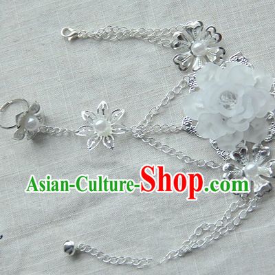Traditional Handmade Chinese Ancient Princess Classical Accessories Jewellery White Flowers Bracelets Chain Bracelet with Ring for Women
