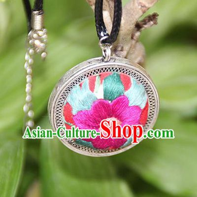 Traditional Chinese Miao Nationality Crafts, Hmong Handmade Miao Silver Embroidery Flowers Round Pendant, Miao Ethnic Minority Black Rope Necklace Accessories Pendant for Women