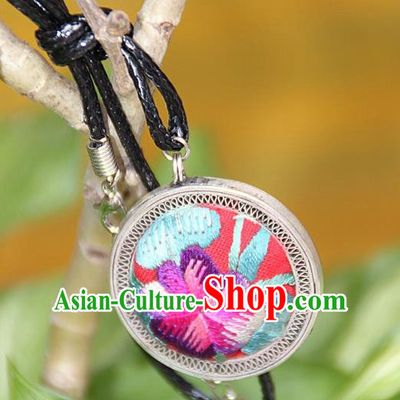 Traditional Chinese Miao Nationality Crafts, Hmong Handmade Miao Silver Embroidery Flowers Round Pendant, Miao Ethnic Minority Black Rope Necklace Accessories Pendant for Women