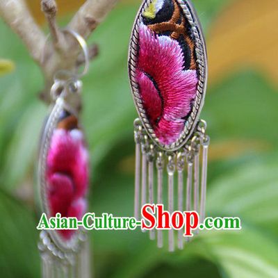 Traditional Chinese Miao Nationality Crafts, Hmong Handmade Miao Silver Embroidery Flowers Tassel Earrings, Miao Ethnic Minority Eardrop Accessories Ear Pendant for Women