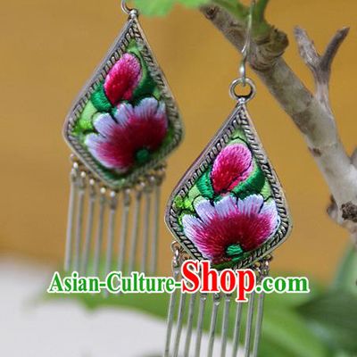 Traditional Chinese Miao Nationality Crafts, Hmong Handmade Miao Silver Embroidery Miao Silver Tassel Earrings, Miao Ethnic Minority Eardrop Accessories Ear Pendant for Women