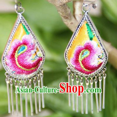 Traditional Chinese Miao Nationality Crafts, Hmong Handmade Miao Silver Embroidery Miao Silver Tassel Earrings, Miao Ethnic Minority Eardrop Accessories Ear Pendant for Women