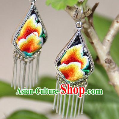 Traditional Chinese Miao Nationality Crafts, Hmong Handmade Miao Silver Embroidery Miao Silver Tassel Earrings, Miao Ethnic Minority Eardrop Accessories Ear Pendant for Women